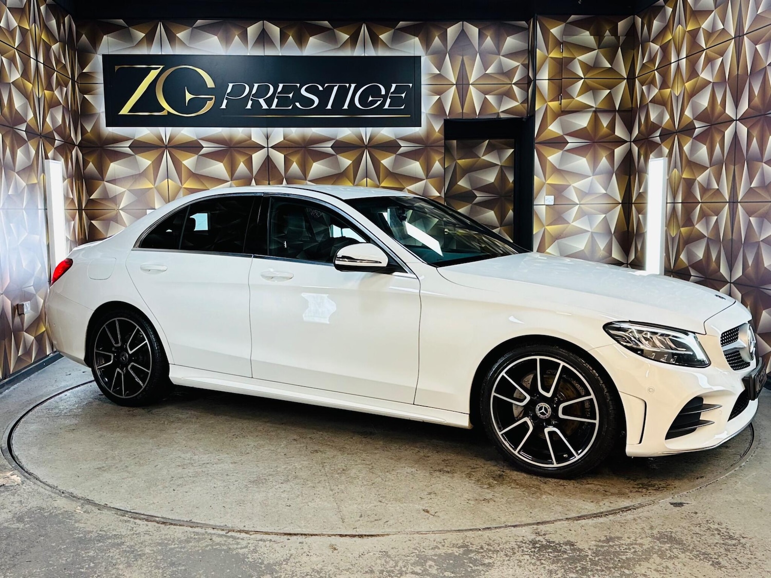 Used Mercedes-Benz C Class 2019 for sale - 76839671: Photo 1