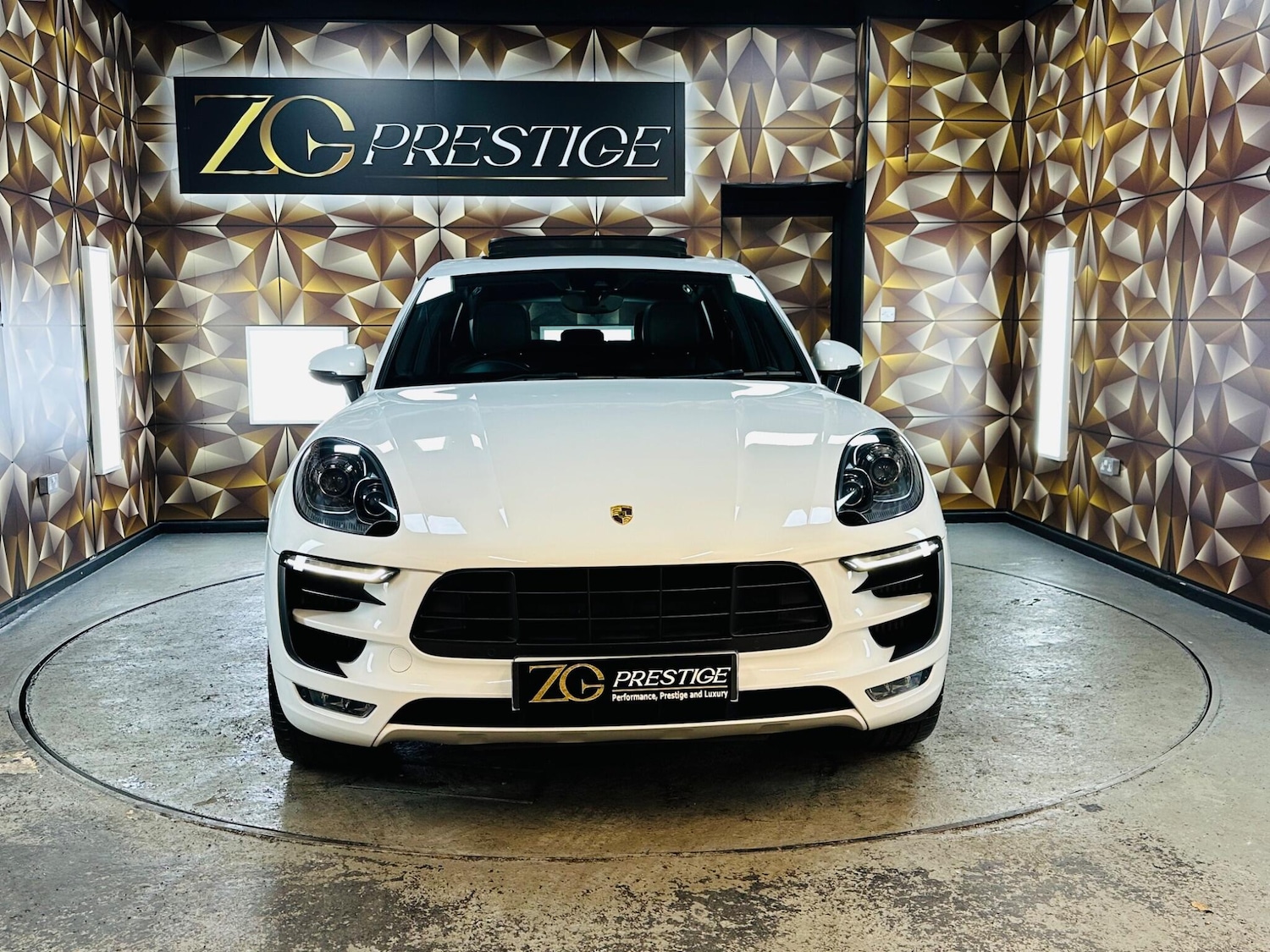 Used Porsche Macan 2016 for sale - 76613307: Photo 3