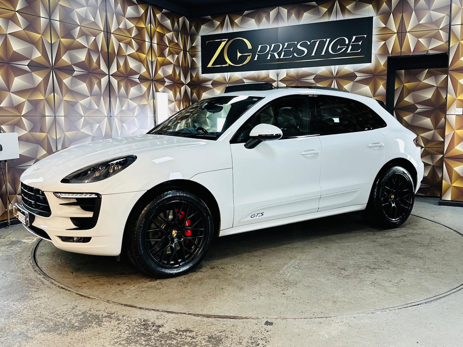 Used Porsche Macan 2016 for sale - 76613307: Photo 31