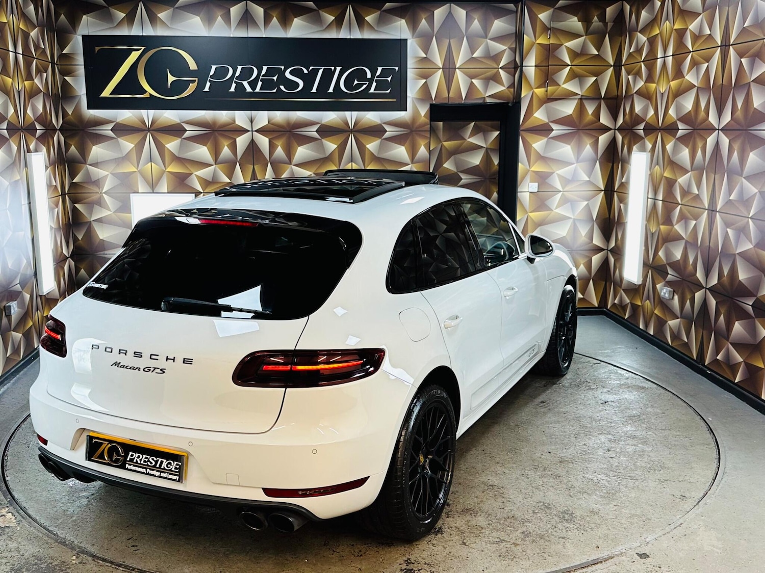 Used Porsche Macan 2016 for sale - 76613307: Photo 36