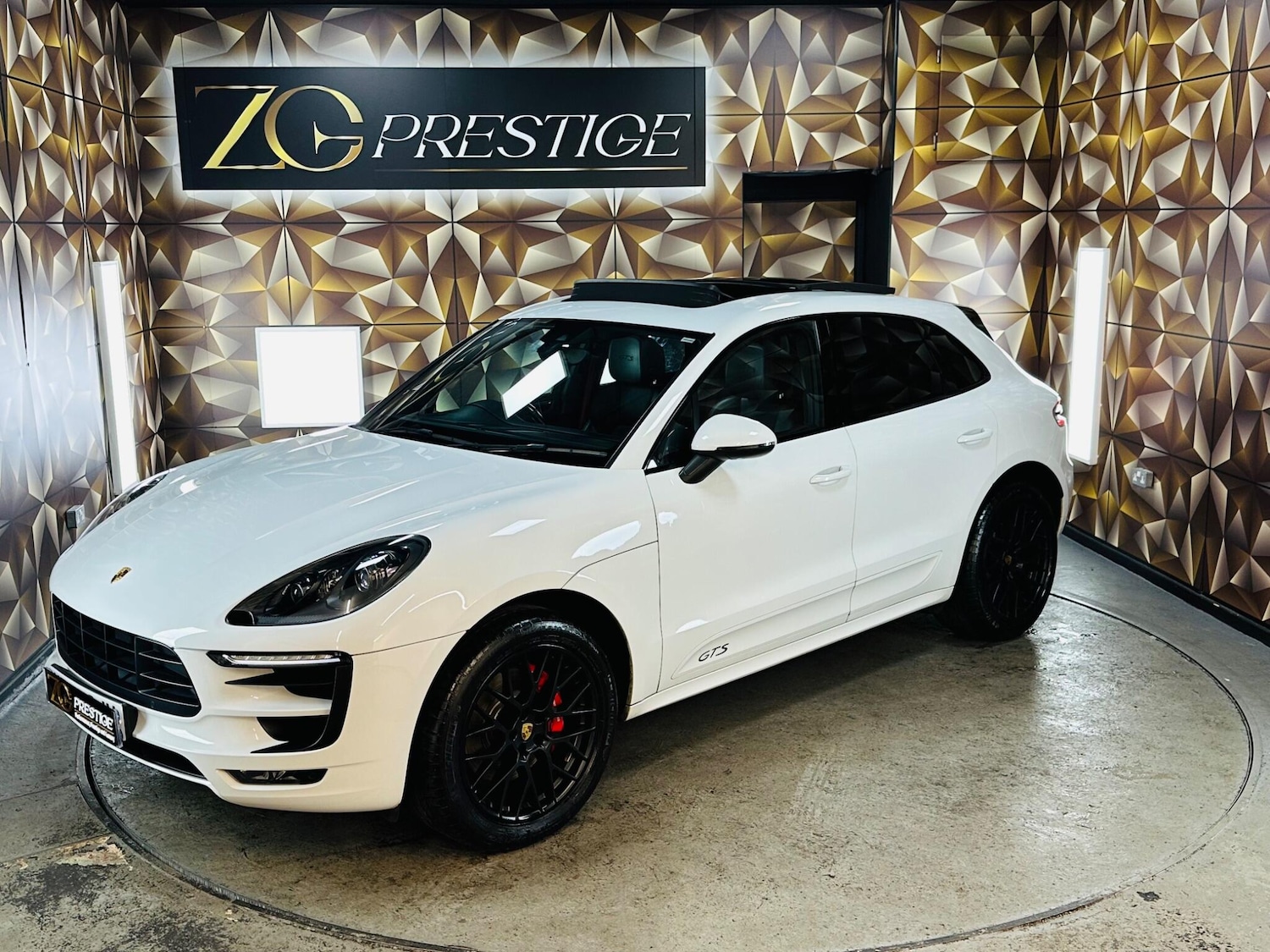 Used Porsche Macan 2016 for sale - 76613307: Photo 37
