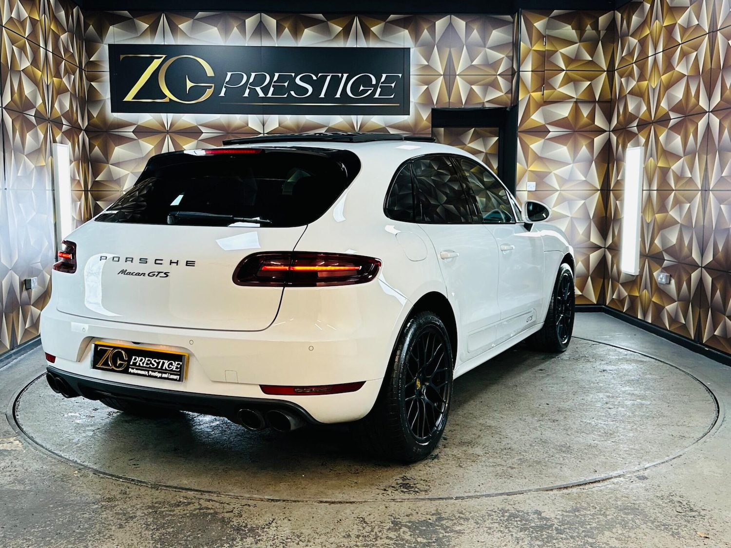 Used Porsche Macan 2016 for sale - 76613307: Photo 45