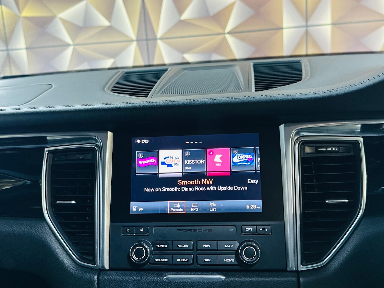 Used Porsche Macan 2016 for sale - 76613307: Photo 61