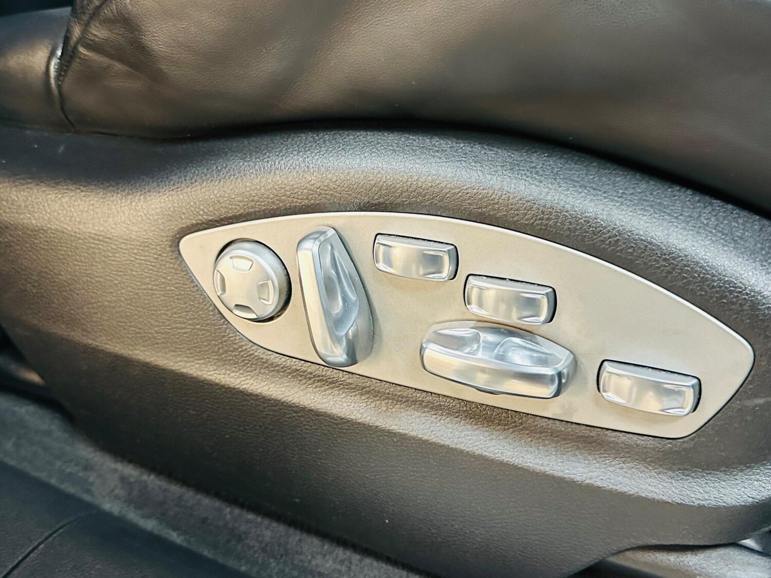 Used Porsche Macan 2016 for sale - 76613307: Photo 64