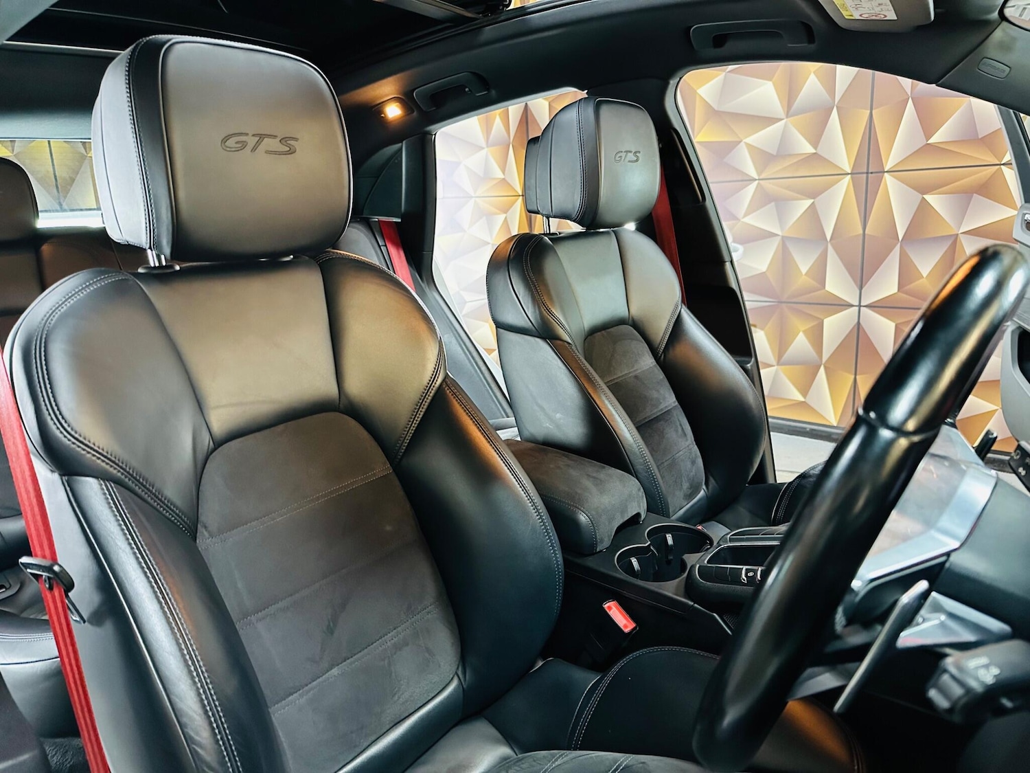 Used Porsche Macan 2016 for sale - 76613307: Photo 76