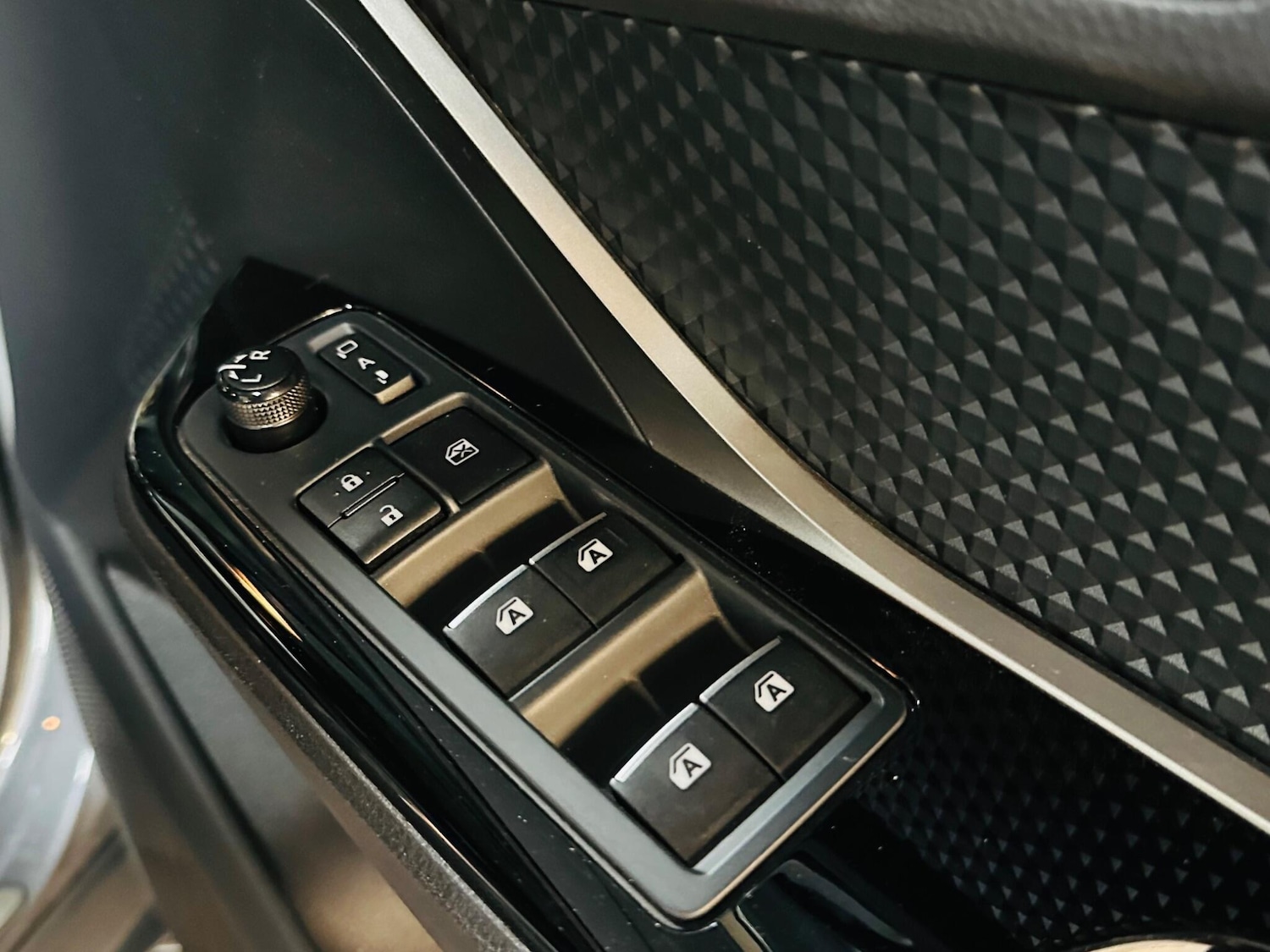 Used Toyota C-HR 2019 for sale - 78101019: Photo 55