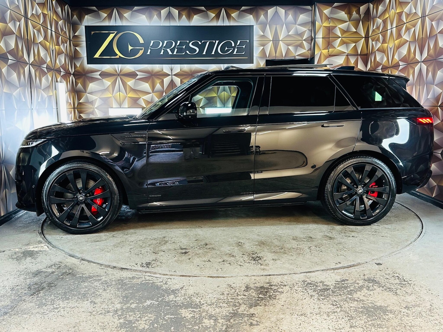 Used Land Rover Range Rover Sport 2024 for sale - 76377594: Photo 11