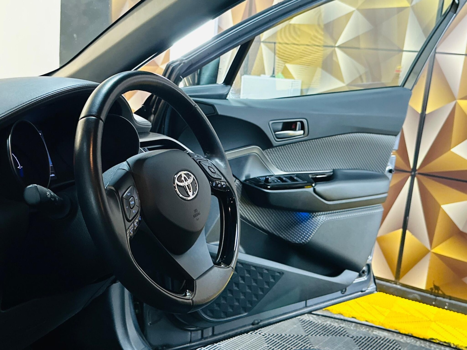 Used Toyota C-HR for sale - 77754150: Photo 26