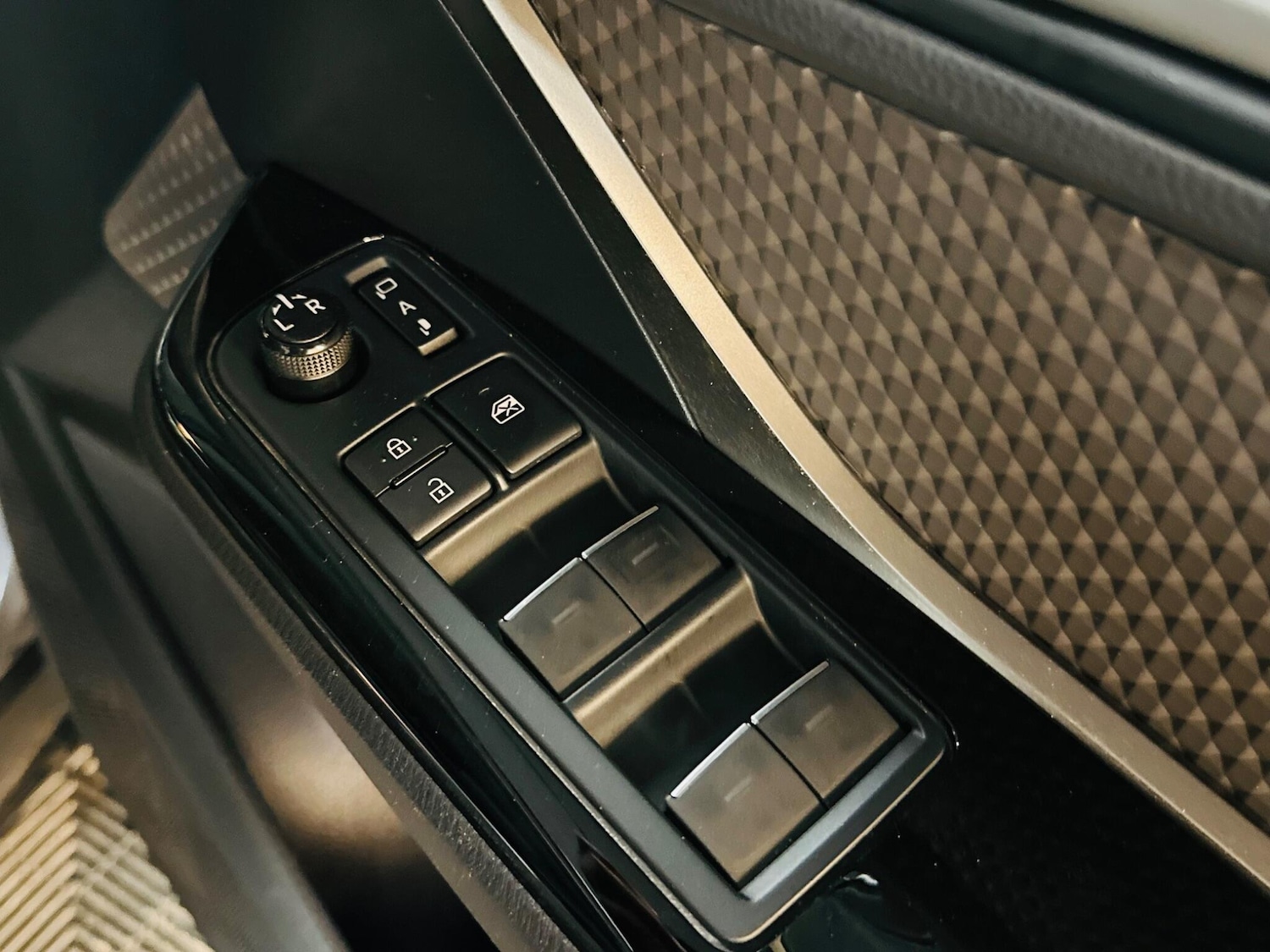 Used Toyota C-HR for sale - 77754150: Photo 59