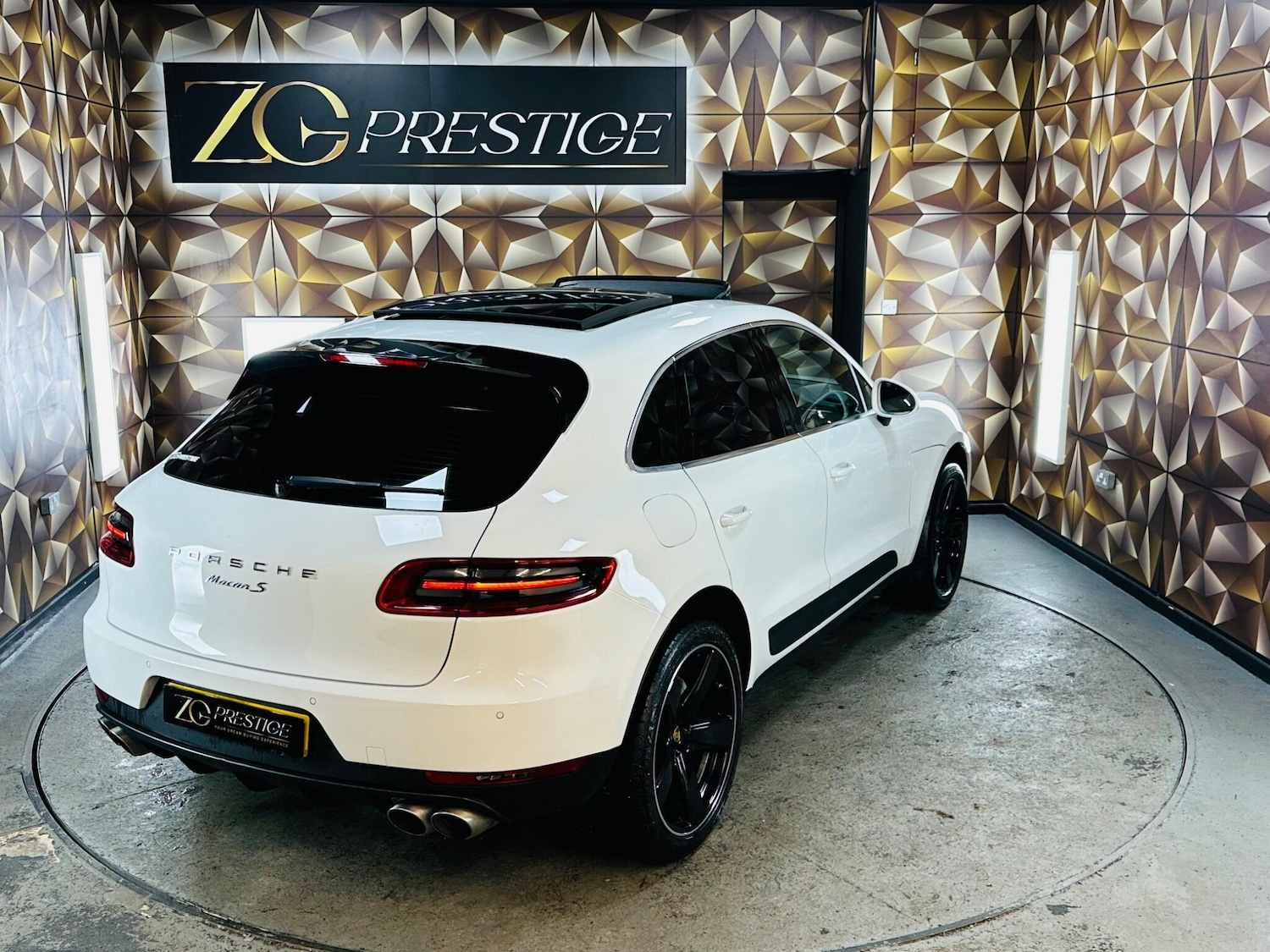 Used Porsche Macan 2015 for sale - 76702381: Photo 31