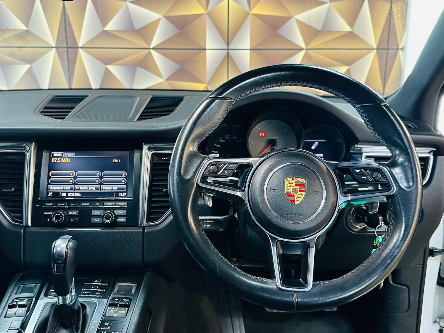 Used Porsche Macan 2015 for sale - 76702381: Photo 49