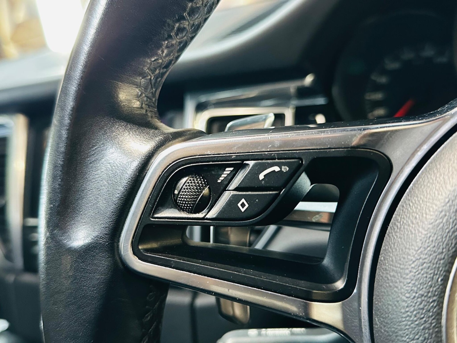 Used Porsche Macan 2015 for sale - 76702381: Photo 51