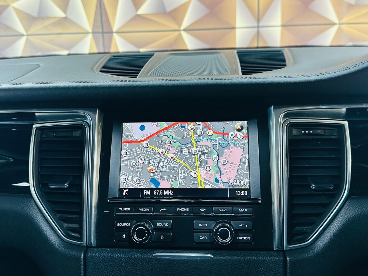 Used Porsche Macan 2015 for sale - 76702381: Photo 54