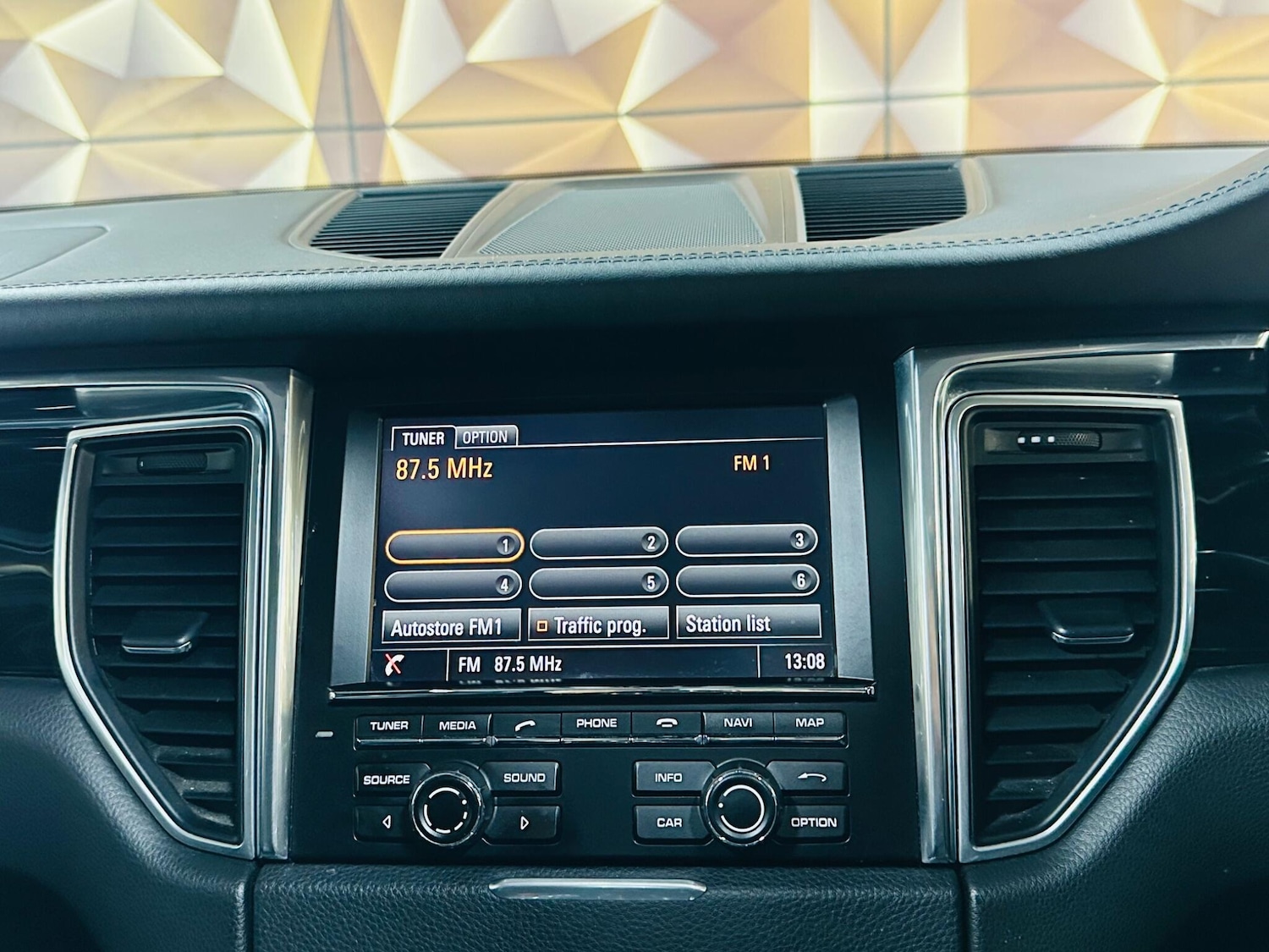 Used Porsche Macan 2015 for sale - 76702381: Photo 62