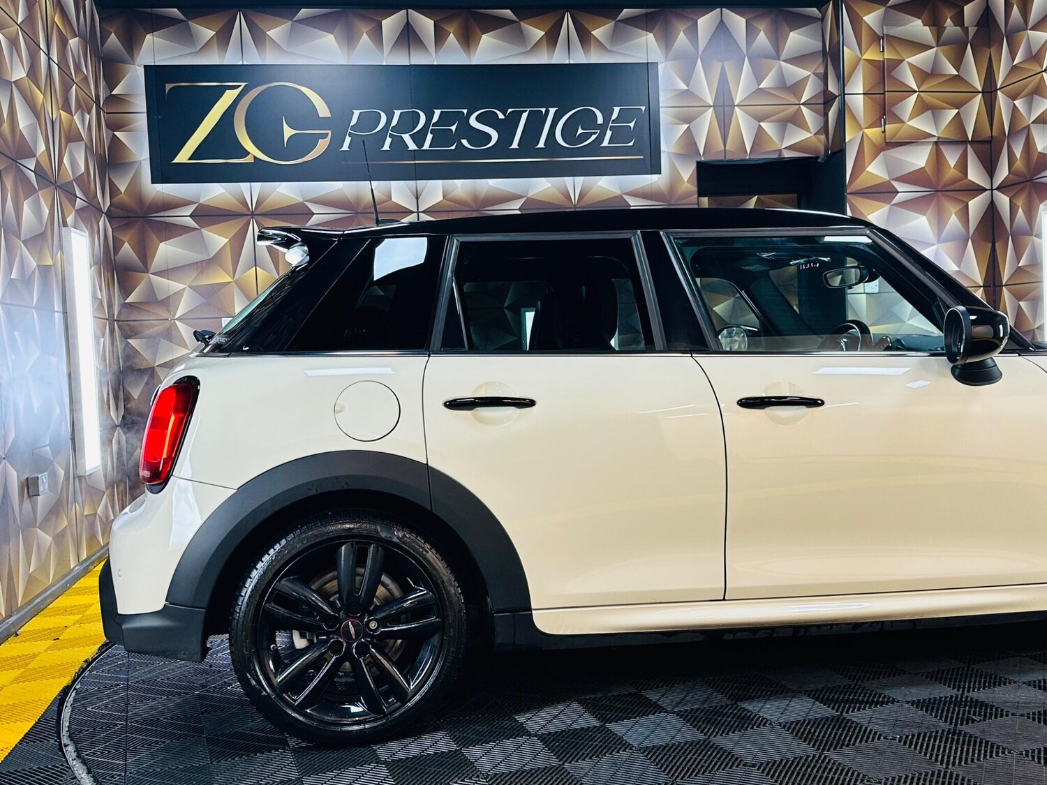 Used MINI Hatch 2022 for sale - 77119789: Photo 31