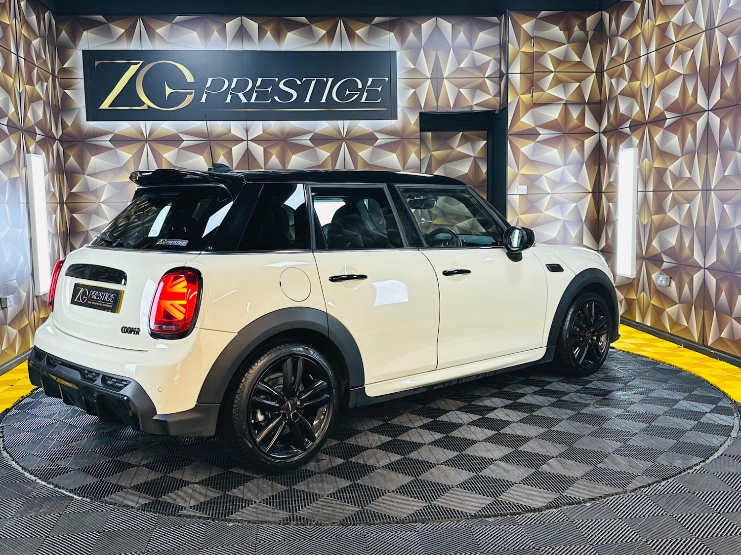 Used MINI Hatch 2022 for sale - 77119789: Photo 7