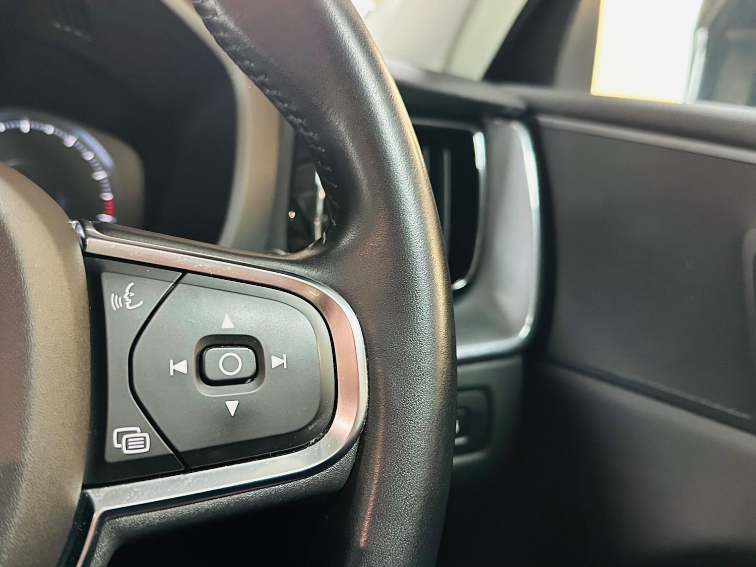 Used Volvo XC60 2019 for sale - 77598151: Photo 45