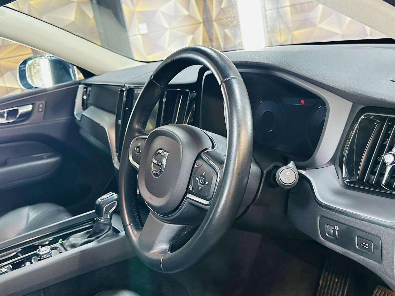 Used Volvo XC60 2019 for sale - 77598151: Photo 6