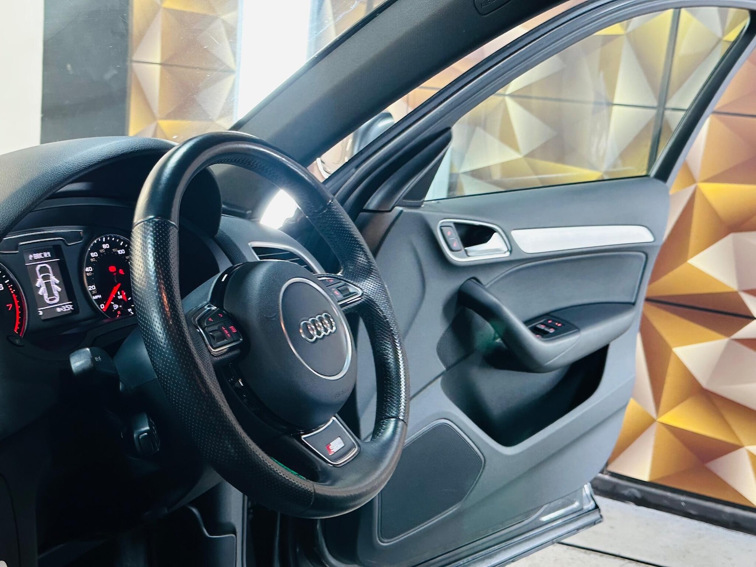 Used Audi Q3 2015 for sale - 76714202: Photo 30