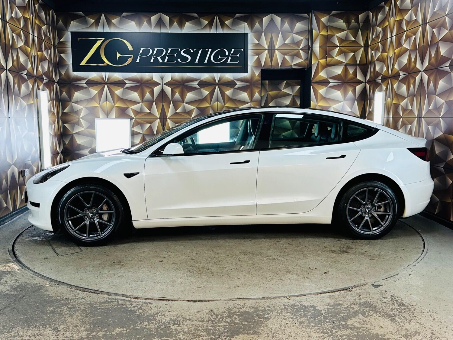 Used Tesla Model 3 2021 for sale - 76952859: Photo 11