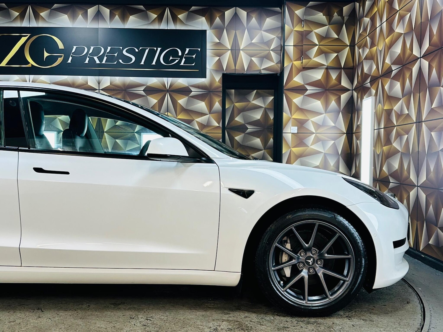 Used Tesla Model 3 2021 for sale - 76952859: Photo 35