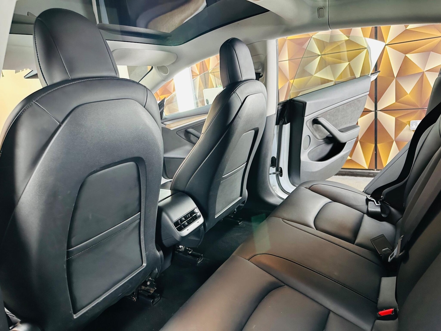 Used Tesla Model 3 2021 for sale - 76952859: Photo 60