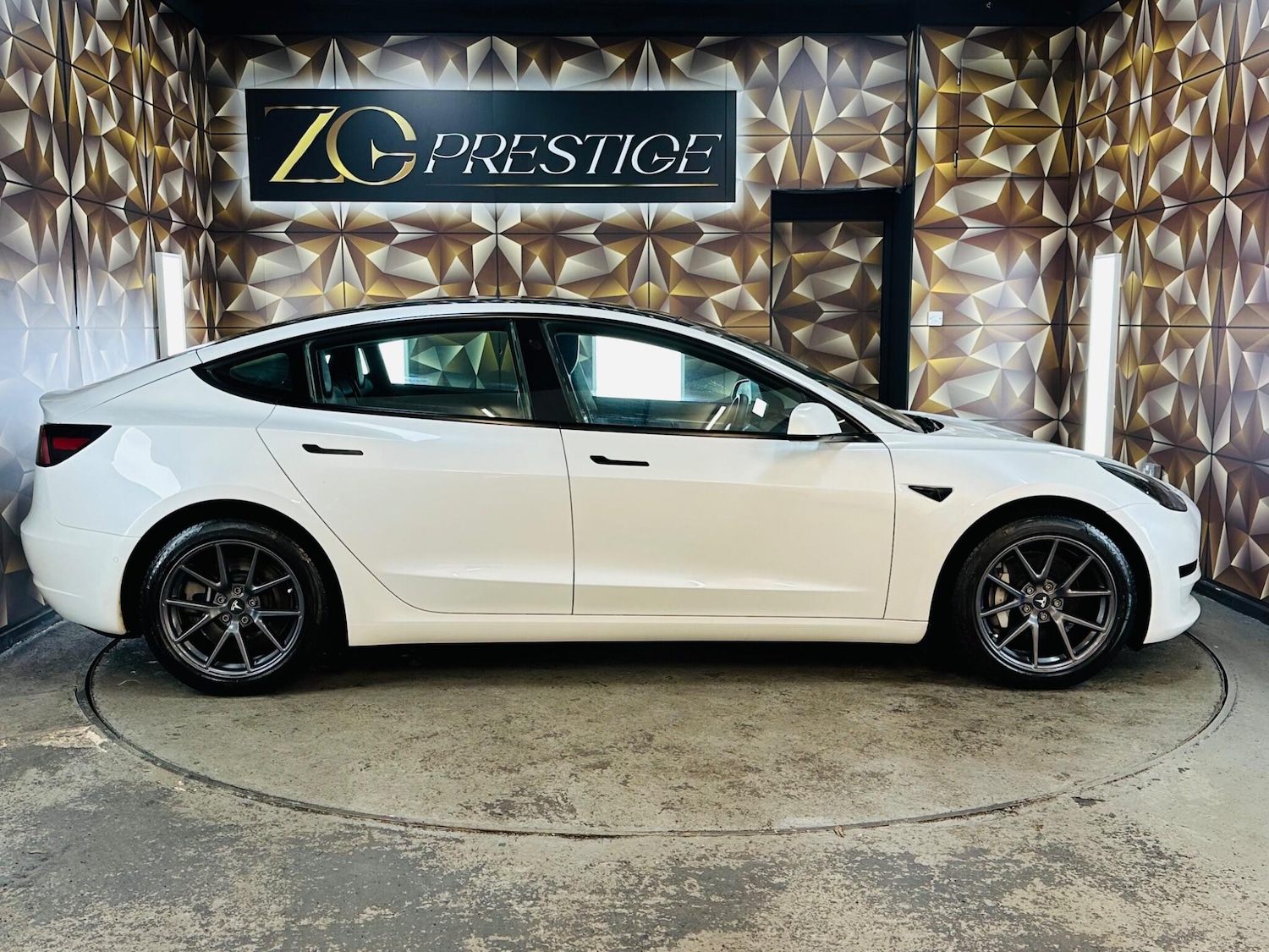 Used Tesla Model 3 2021 for sale - 76952859: Photo 9