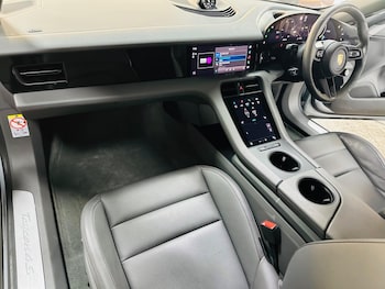 Used Porsche Taycan 2021 for sale - 76537803: Photo