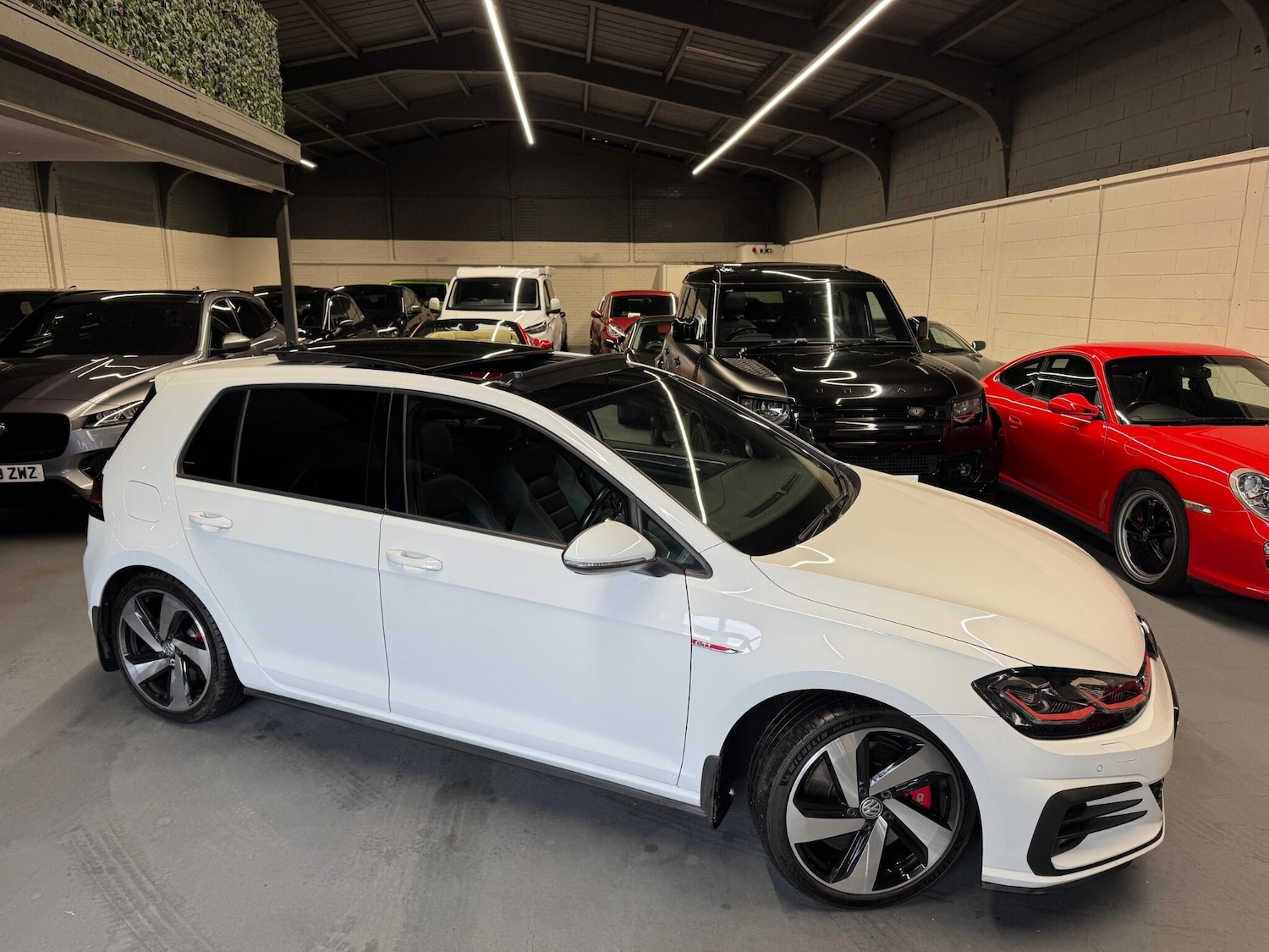 Used Volkswagen Golf 2019 for sale - 76865173: Photo 1