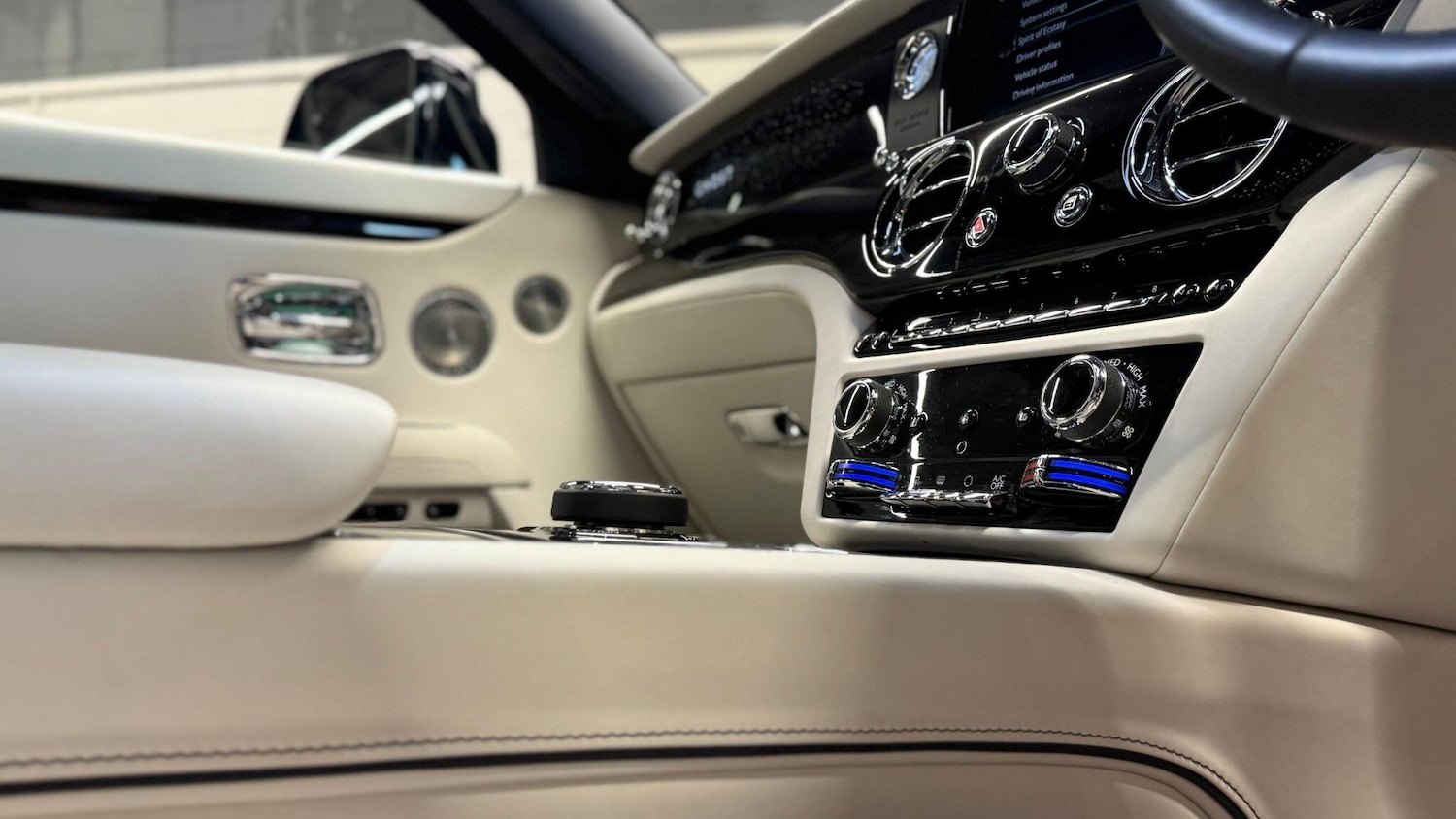 Used Rolls-Royce Ghost 2024 for sale - 76865948: Photo 17