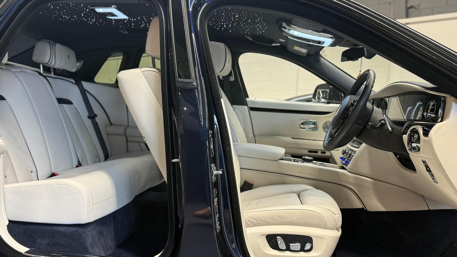 Used Rolls-Royce Ghost 2024 for sale - 76865948: Photo 28