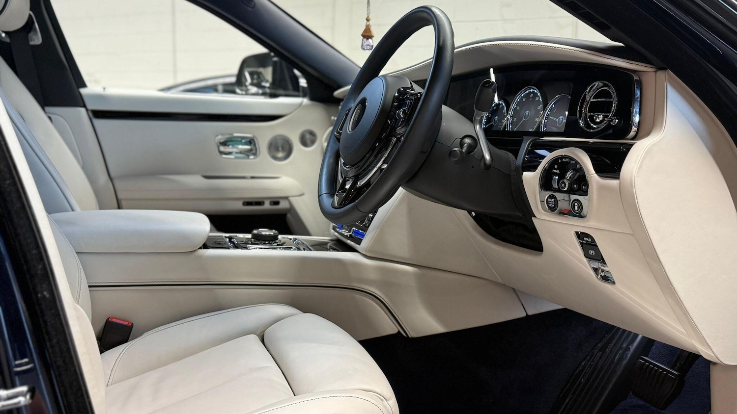 Used Rolls-Royce Ghost 2024 for sale - 76865948: Photo 3