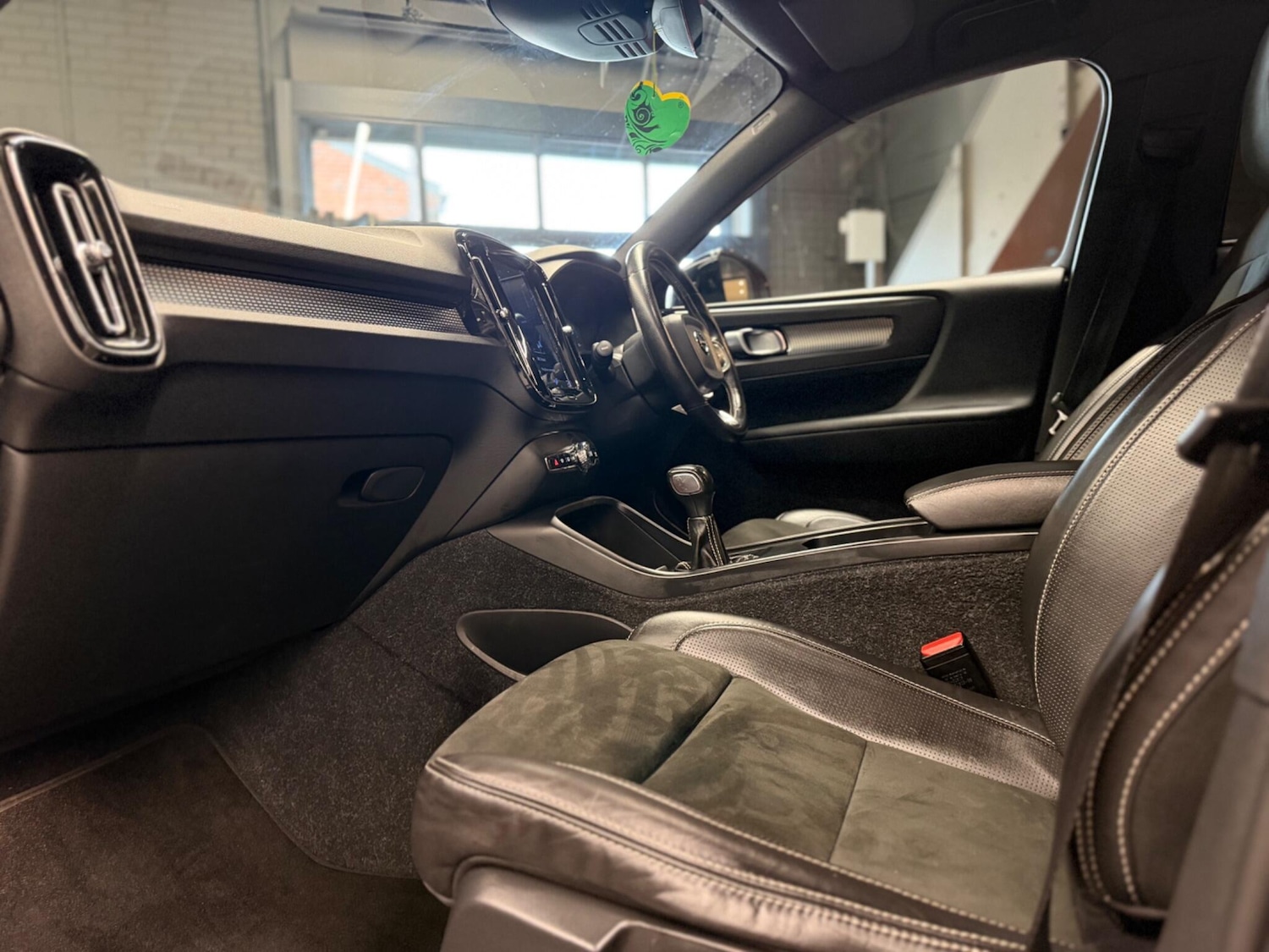 Used Volvo XC40 for sale - 78128126: Photo 15