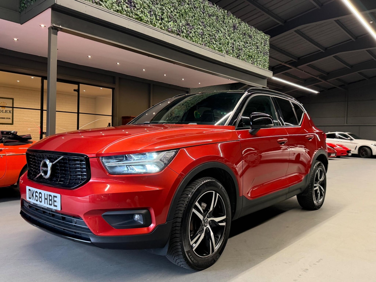 Used Volvo XC40 for sale - 78128126: Photo 2