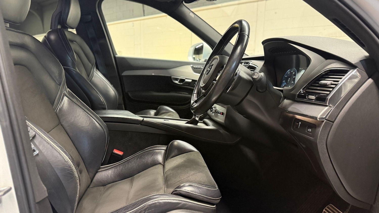 Used Volvo XC90 2017 for sale - 76866480: Photo 3