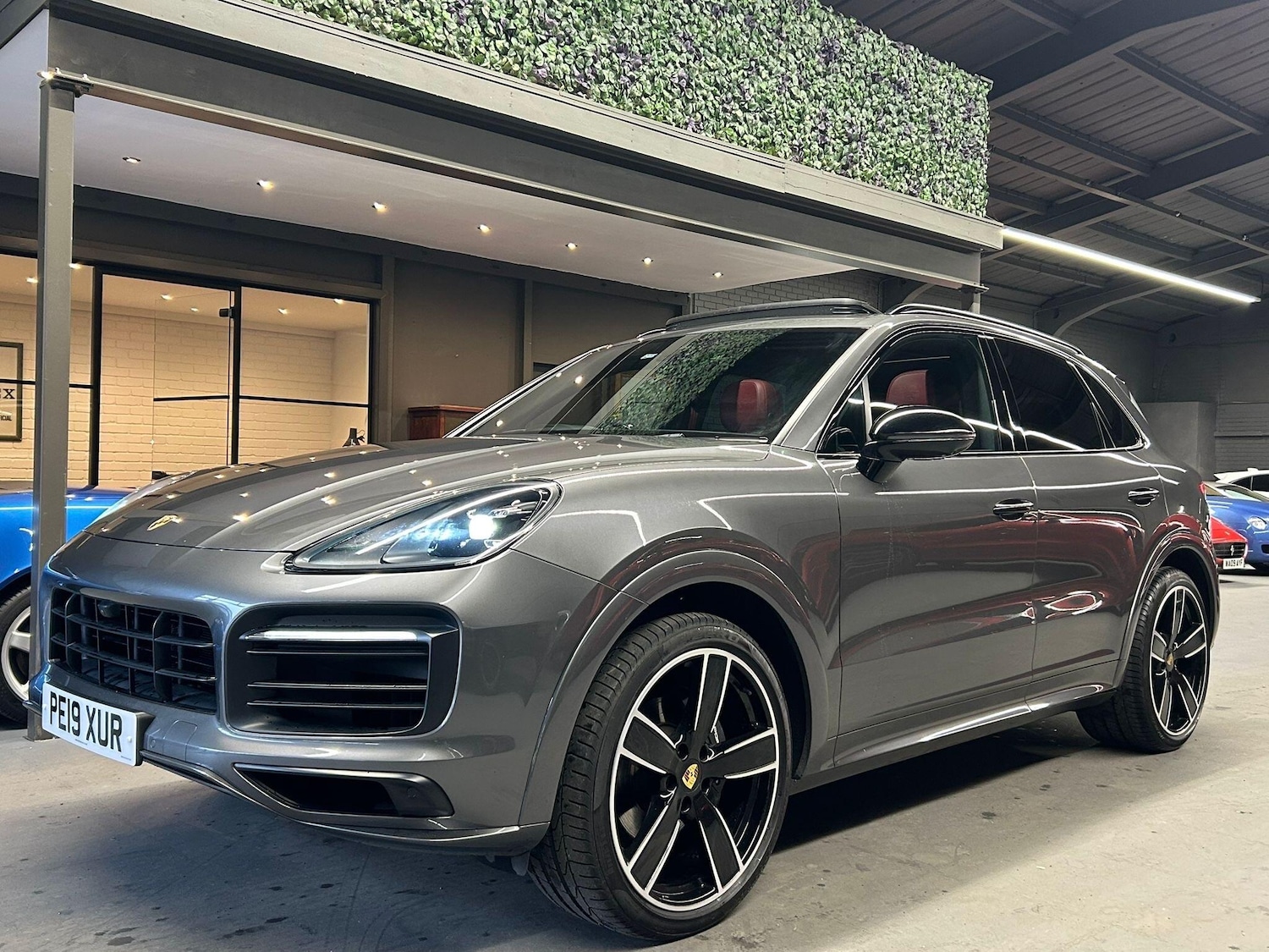 Used Porsche Cayenne for sale - 77646215: Photo 2