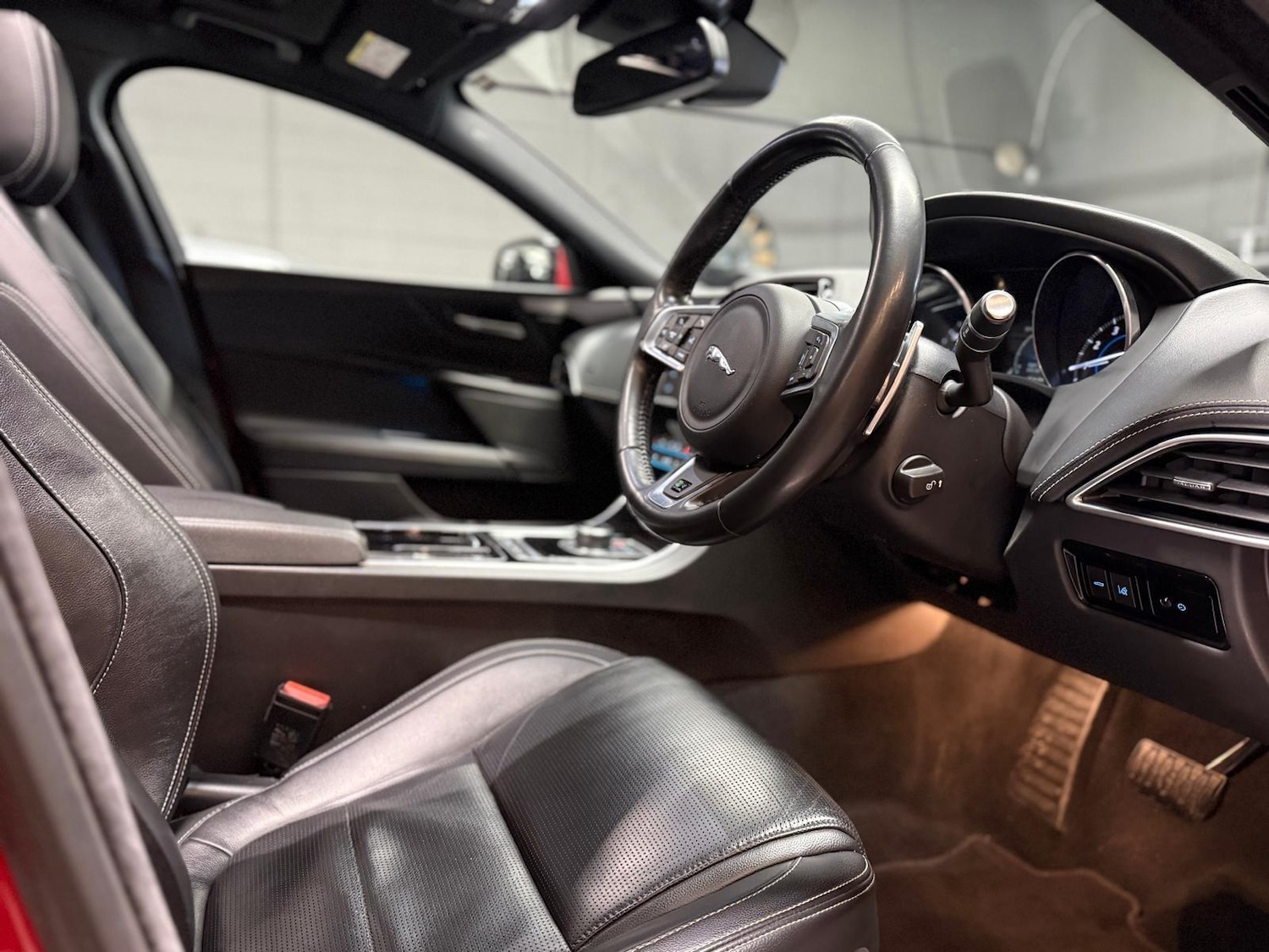 Used Jaguar XE for sale - 77320932: Photo 3