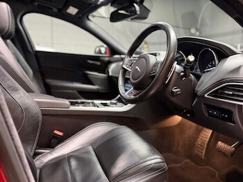 Used Jaguar XE 2017 for sale - 77320932: Photo