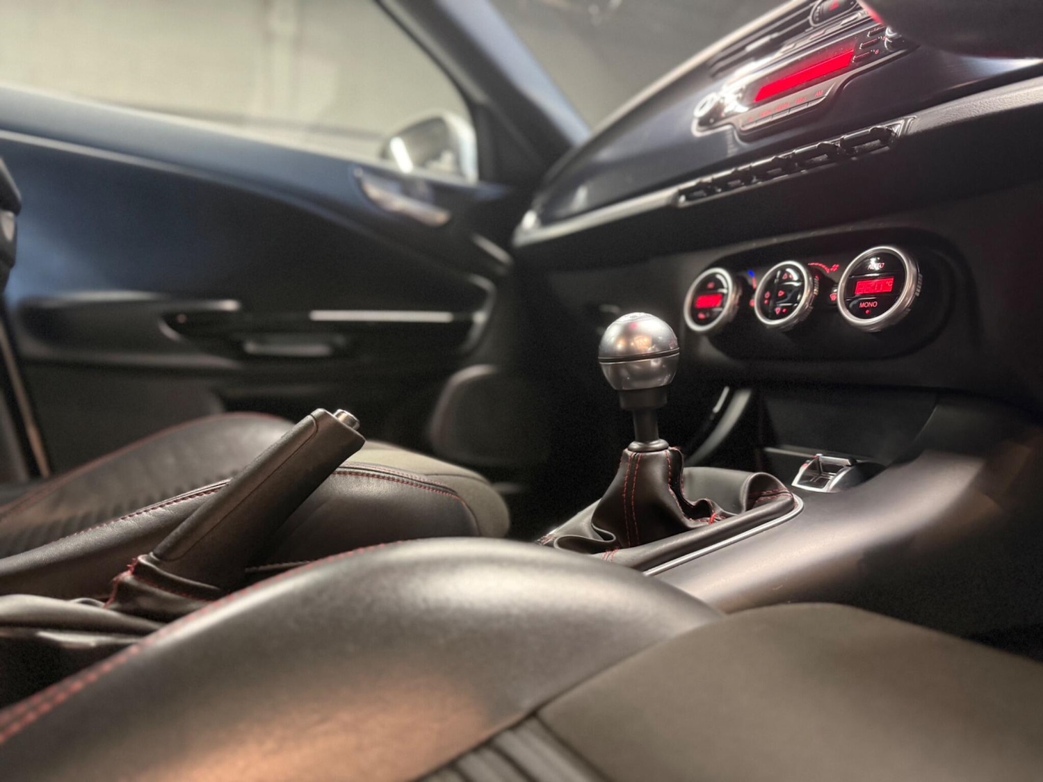 Used Alfa Romeo Giulietta 2012 for sale - 77883535: Photo 10