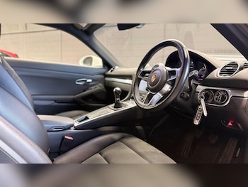 Used Porsche Cayman 2024 for sale - 77645946: Photo