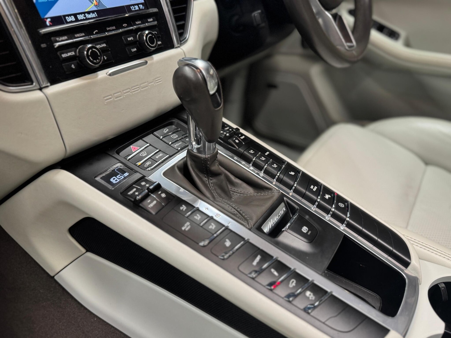 Used Porsche Macan 2015 for sale - 77190991: Photo 23