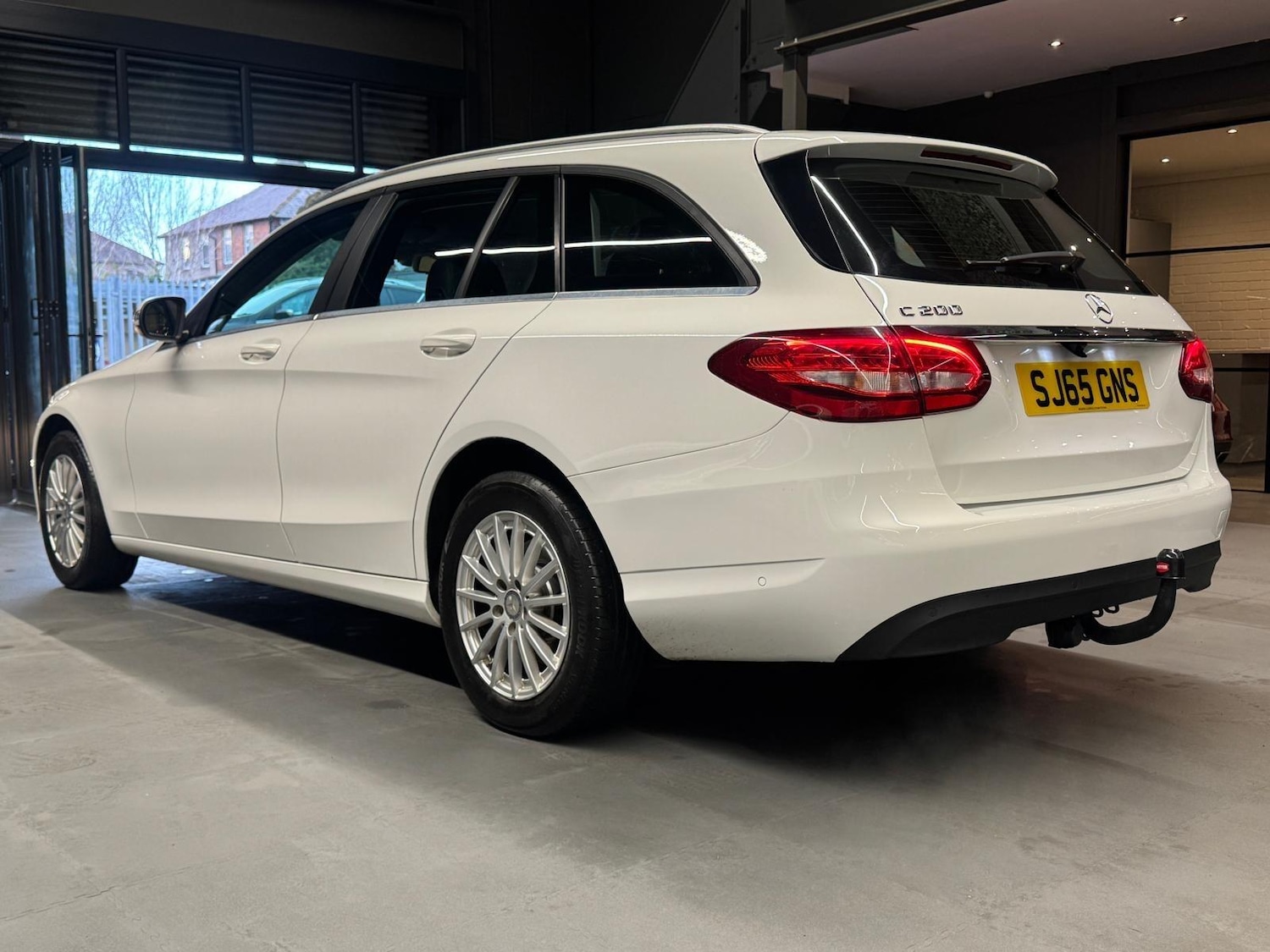 Used Mercedes-Benz C Class 2015 for sale - 77191224: Photo 5