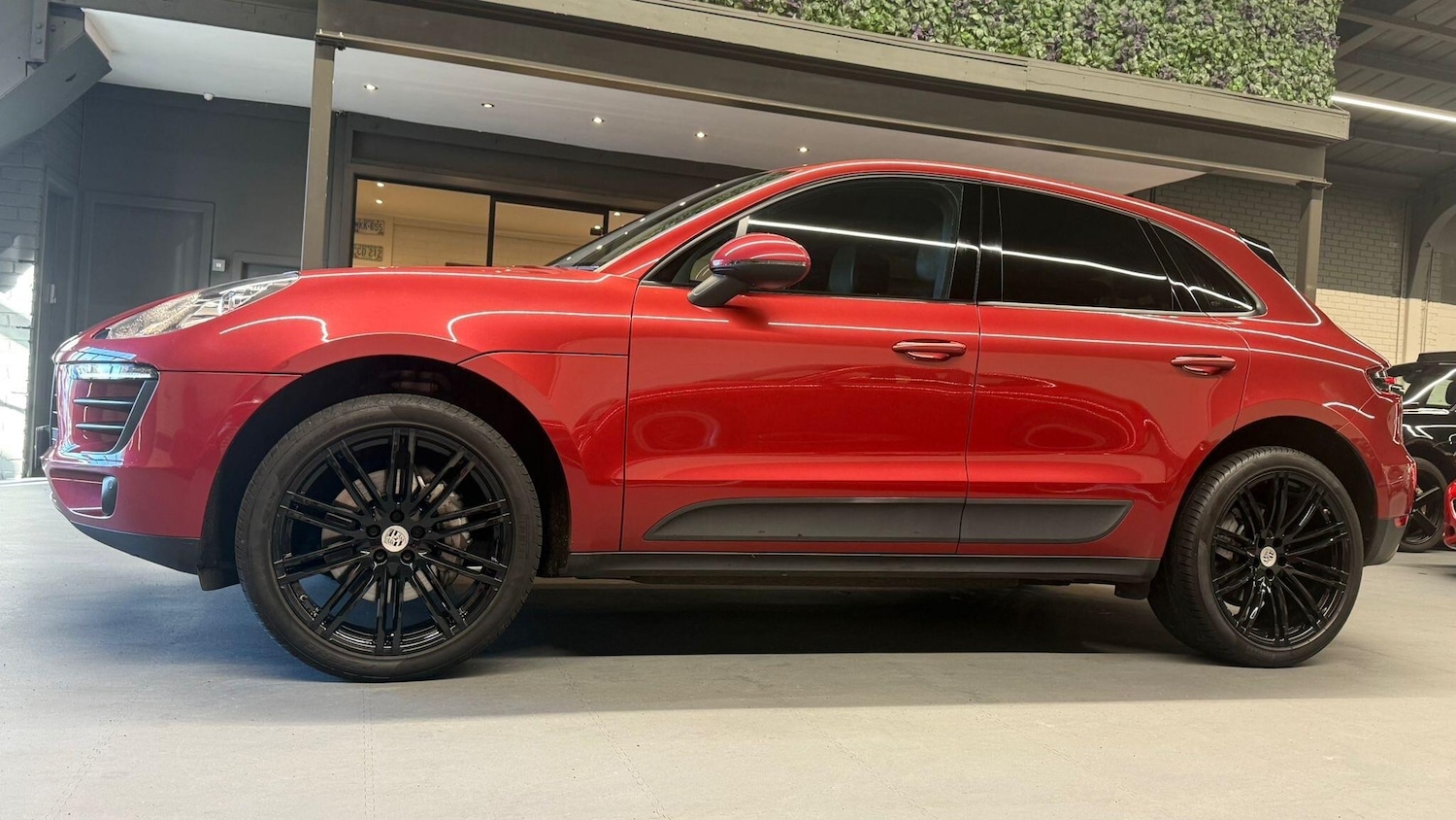 Used Porsche Macan 2015 for sale - 76865835: Photo 2