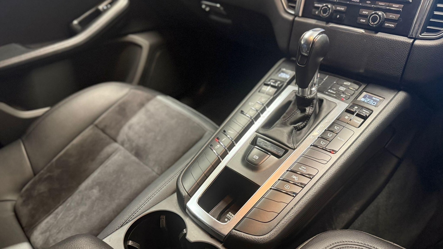 Used Porsche Macan 2015 for sale - 76865835: Photo 22