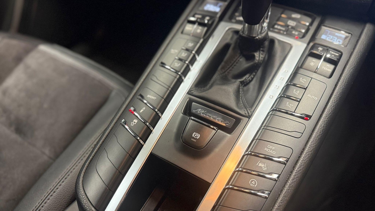 Used Porsche Macan 2015 for sale - 76865835: Photo 24