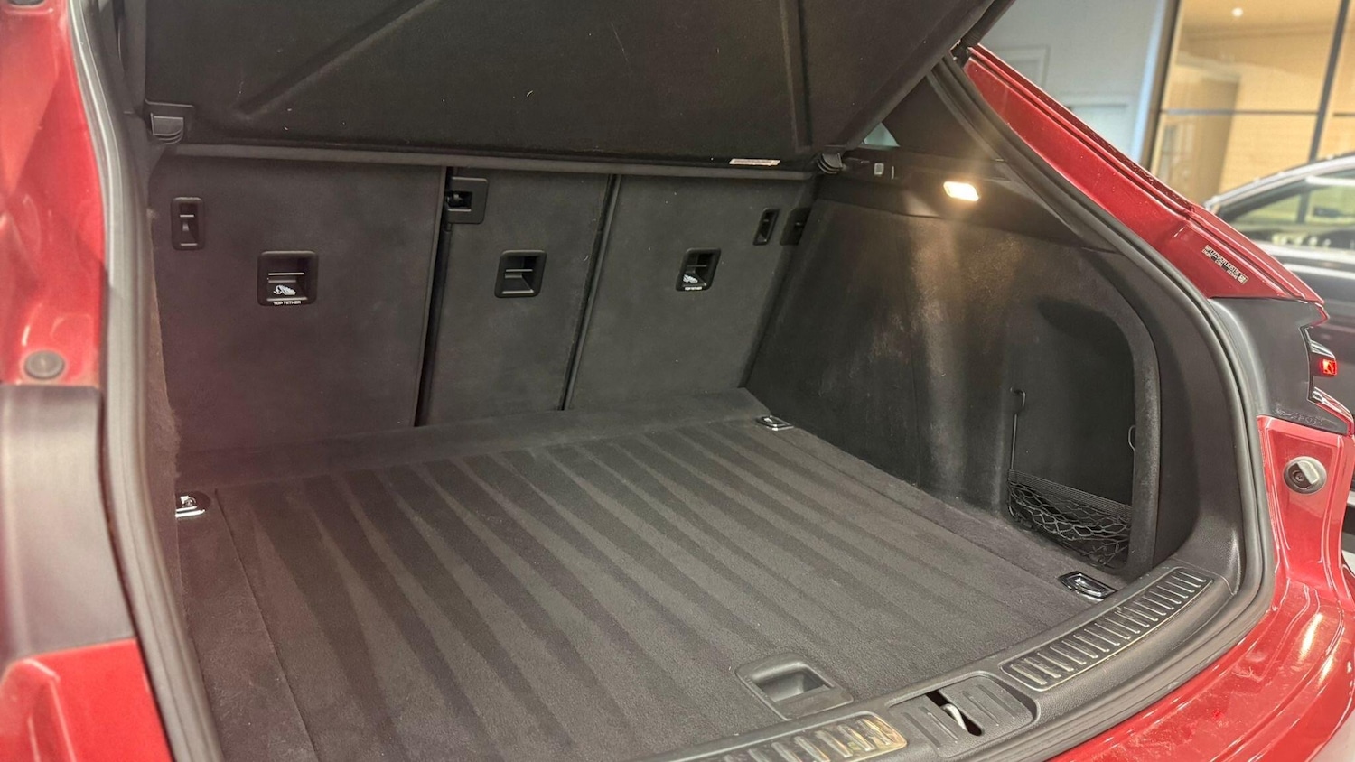 Used Porsche Macan 2015 for sale - 76865835: Photo 33