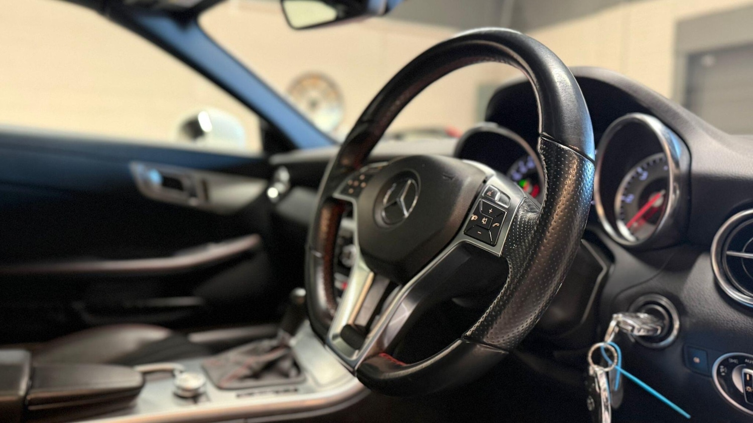 Used Mercedes-Benz SLK 2014 for sale - 76866479: Photo 15