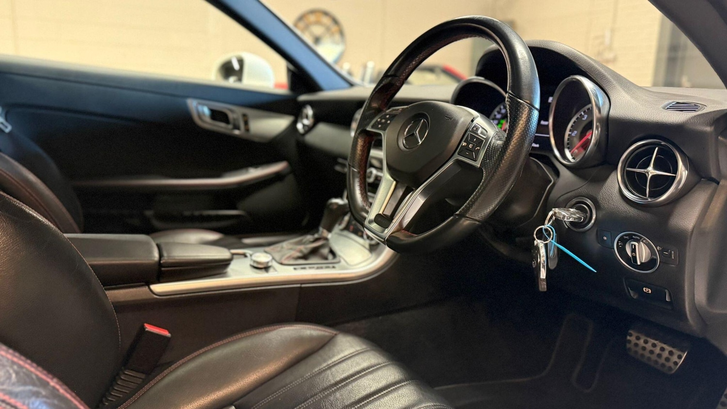 Used Mercedes-Benz SLK 2014 for sale - 76866479: Photo 3