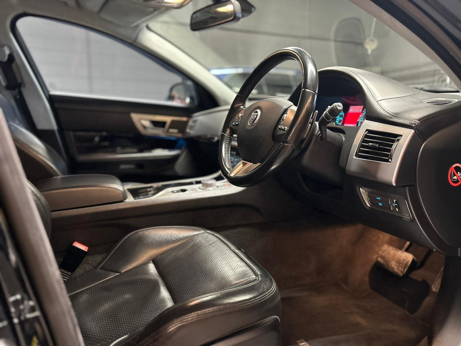 Used Jaguar XF 2011 for sale - 77073916: Photo 3