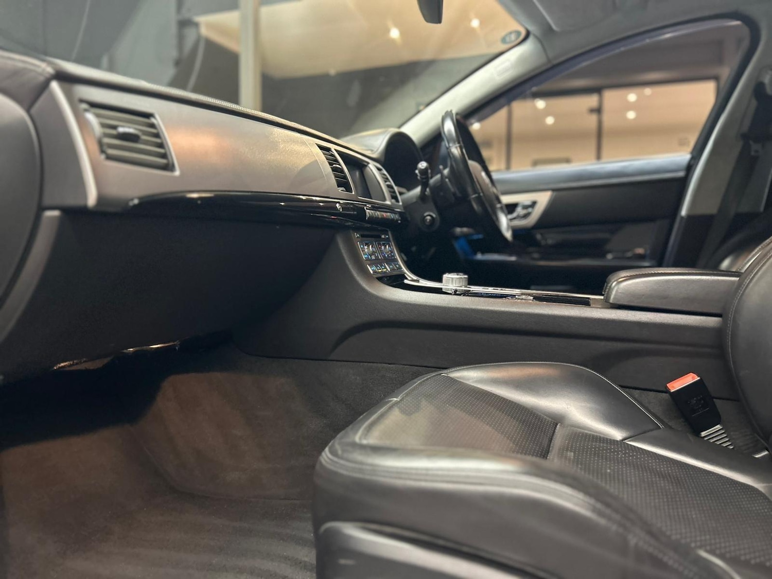 Used Jaguar XF 2011 for sale - 77073916: Photo 8